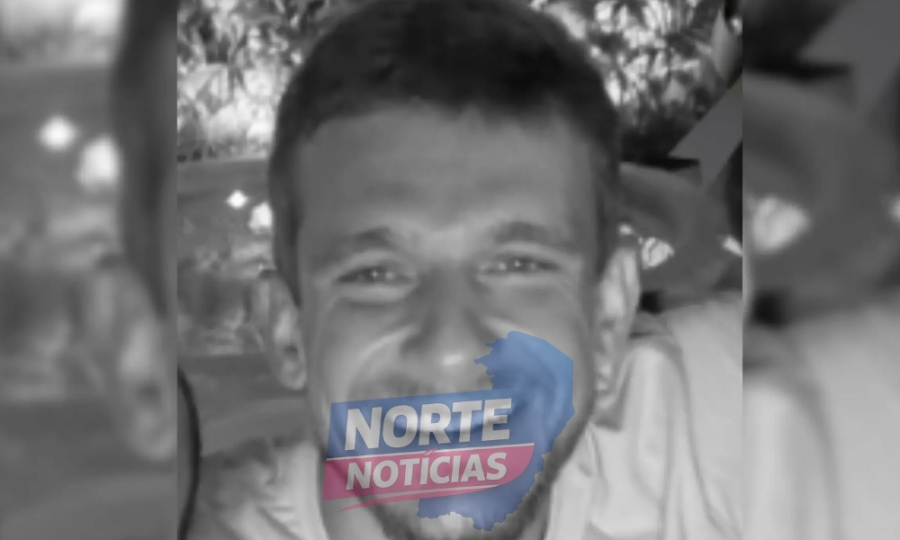 Filho de ex-prefeito morre após carro bater em árvore em São Mateus