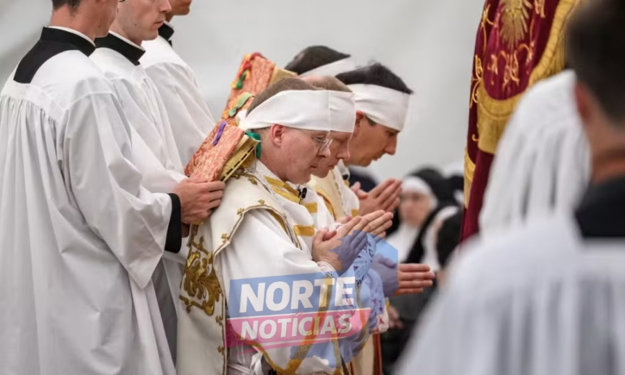 Vaticano declara excomunhão de padres e bispos de grupo dissidente após ordenações sem autorização do papa
