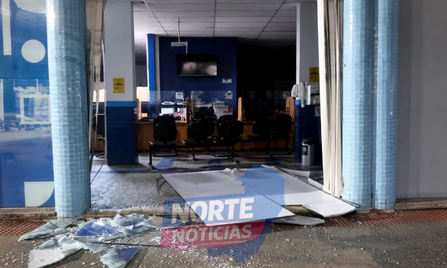 Motorista invade fachada da Prefeitura de Vila Velha e causa prejuízo em condomínio
