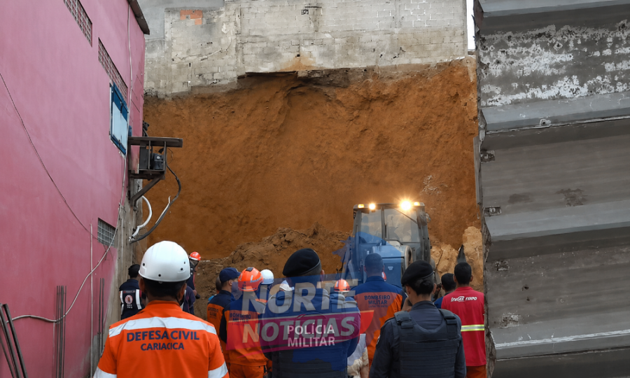 Pai, filho e tio morrem soterrados após barreira ceder em obra embargada em Cariacica